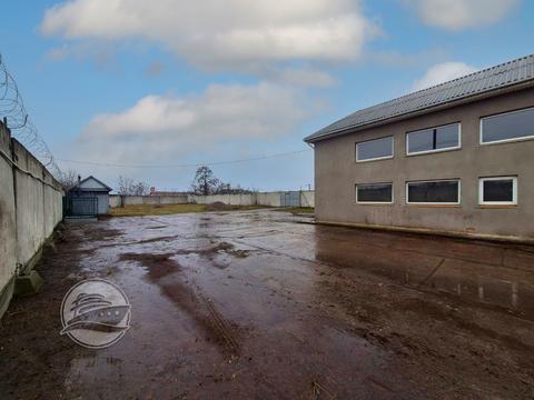 комерційна за адресою Центральна, 180