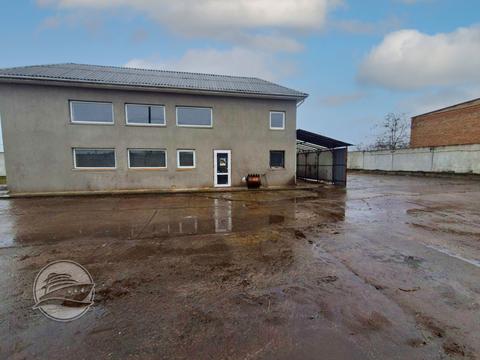 комерційна за адресою Центральна, 180