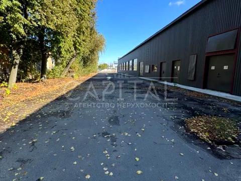 комерційна за адресою Залізнична вул., 1