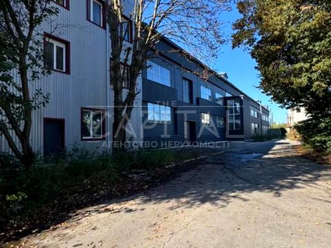 комерційна за адресою Залізнична вул., 1