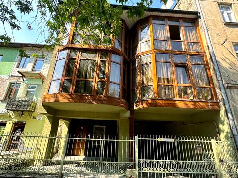 комерційна за адресою Героїв УПА вул., 38