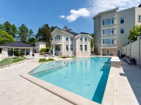 будинок за адресою Стуса