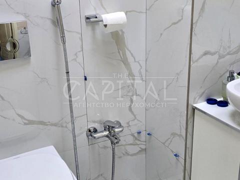 комерційна за адресою Миколи Міхновського бульв. (Дружби народів), 3