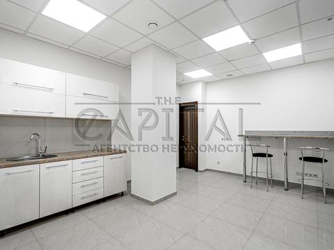 комерційна за адресою Спаська вул., 5