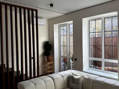 будинок за адресою с. Крижанівка, Лазурна