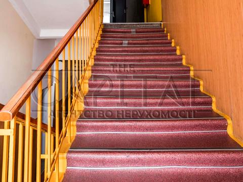 комерційна за адресою Василя Макуха вул. (Івана Шевцова), 1