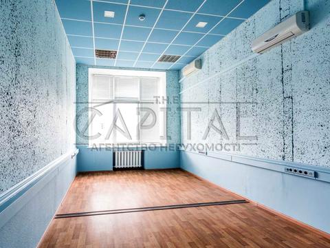 комерційна за адресою Василя Макуха вул. (Івана Шевцова), 1