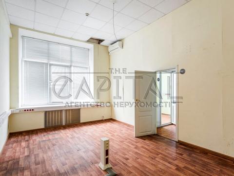 комерційна за адресою Василя Макуха вул. (Івана Шевцова), 1