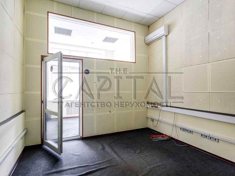 комерційна за адресою Василя Макуха вул. (Івана Шевцова), 1