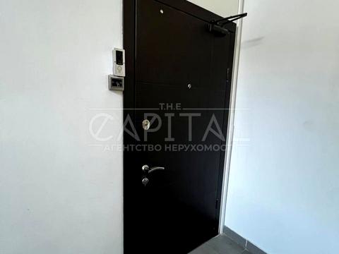 комерційна за адресою Лаврська вул. (Січневого Повстання), 12