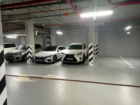 паркомісце за адресою Ґарета Джонса вул. (Сім'ї Хохлових), 12