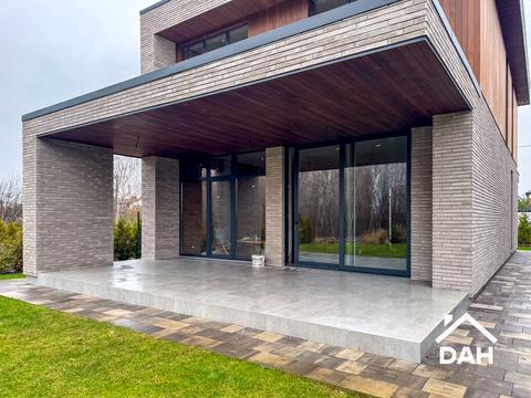 дом по адресу Трояндова