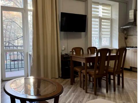 квартира за адресою Кропивницького вул., 18