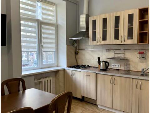 квартира за адресою Кропивницького вул., 18