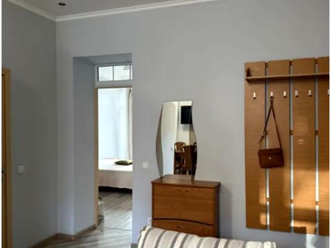 квартира за адресою Кропивницького вул., 18