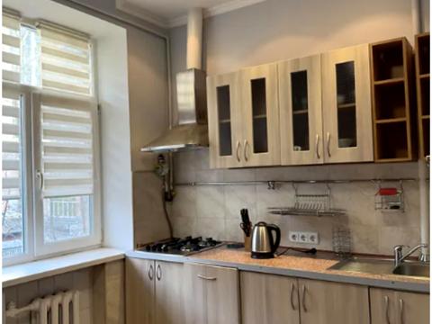 квартира за адресою Кропивницького вул., 18