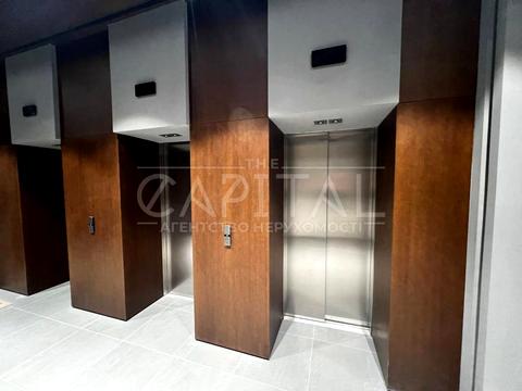 комерційна за адресою Лаврська вул. (Січневого Повстання), 13