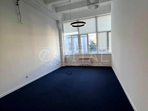 комерційна за адресою Лаврська вул. (Січневого Повстання), 13