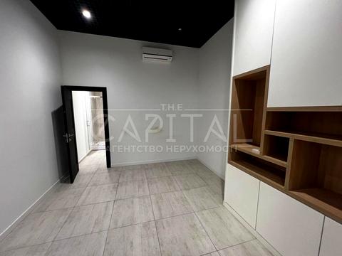 комерційна за адресою Лаврська вул. (Січневого Повстання), 13