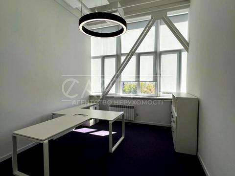 комерційна за адресою Лаврська вул. (Січневого Повстання), 13