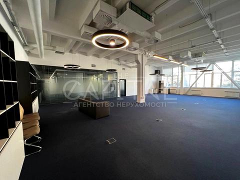 комерційна за адресою Лаврська вул. (Січневого Повстання), 13