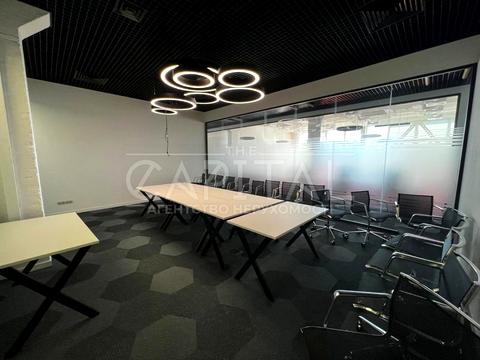 комерційна за адресою Лаврська вул. (Січневого Повстання), 13