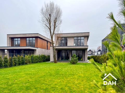 дом по адресу Трояндова