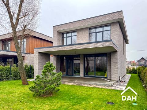 дом по адресу Трояндова