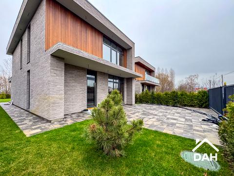 дом по адресу Трояндова