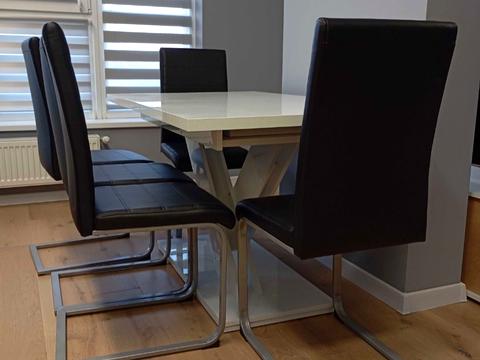 квартира за адресою Хотинська вул., 12