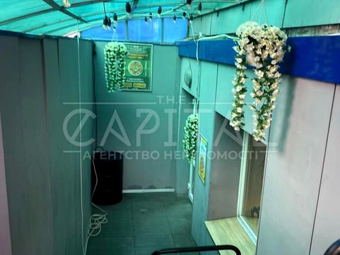 комерційна за адресою Борщагівська вул., 152