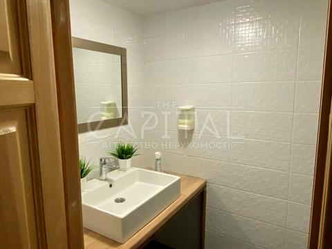 комерційна за адресою Борщагівська вул., 152