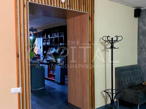 комерційна за адресою Борщагівська вул., 152