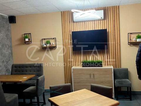 комерційна за адресою Борщагівська вул., 152