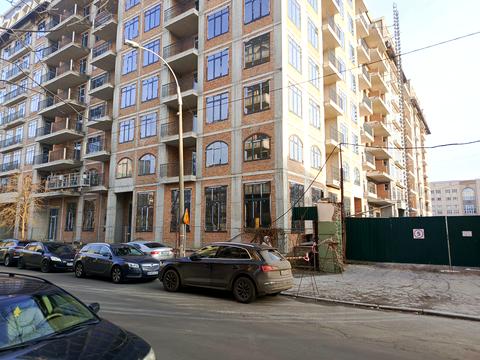 комерційна за адресою Щекавицька вул., 46