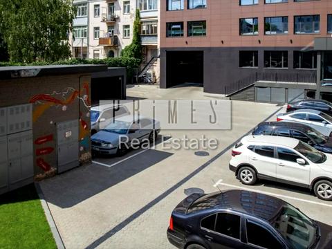 комерційна за адресою Саксаганського вул., 33