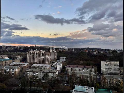 квартира за адресою Андрія Верхогляда вул. (Михайла Драгомирова), 7