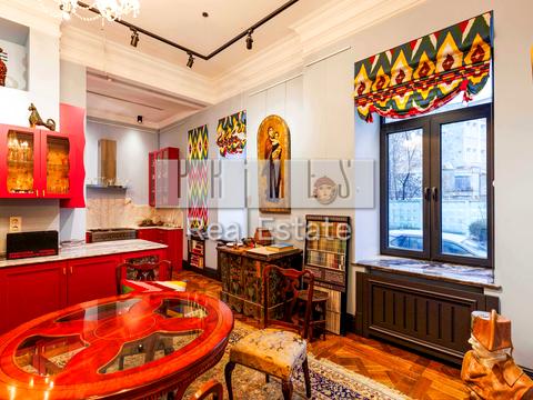 комерційна за адресою Стрілецька вул., 7/6