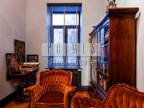 комерційна за адресою Стрілецька вул., 7/6