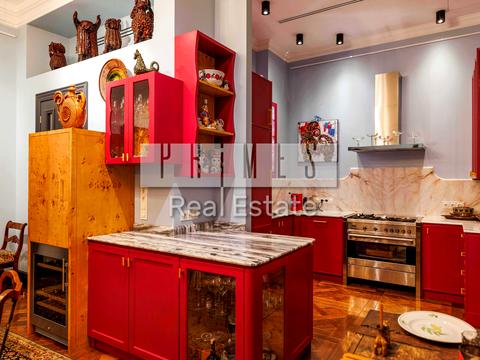 комерційна за адресою Стрілецька вул., 7/6