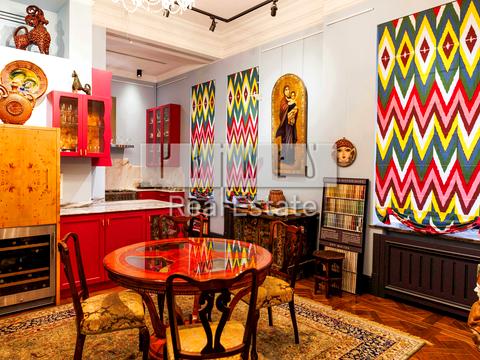 комерційна за адресою Стрілецька вул., 7/6