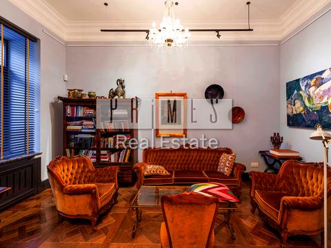 комерційна за адресою Стрілецька вул., 7/6