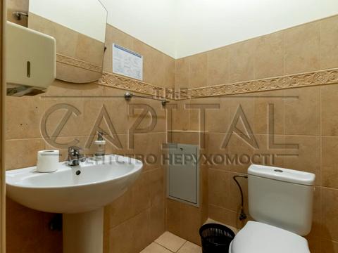 комерційна за адресою Круглоуніверситетська вул., 4б