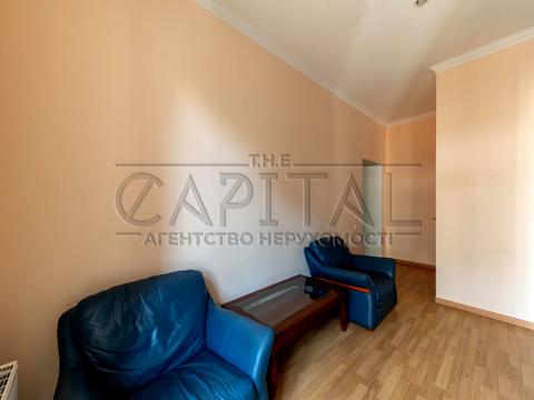 комерційна за адресою Круглоуніверситетська вул., 4б