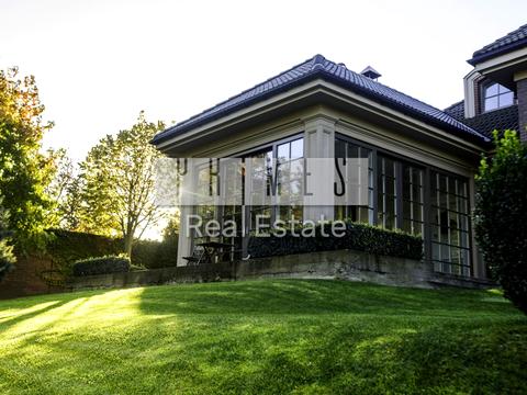 будинок за адресою с. Капітанівка, Центральна