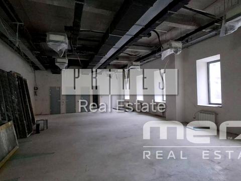 комерційна за адресою Жилянська вул., 7