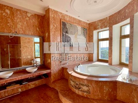 будинок за адресою с. Лісники, Центральна вул.