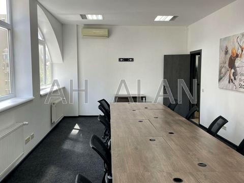 комерційна за адресою Антоновича вул. (Горького), 72