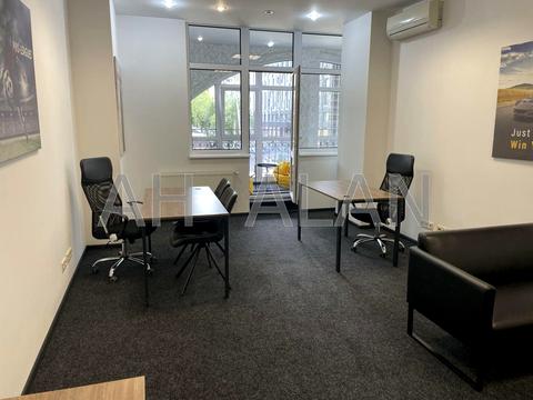 комерційна за адресою Антоновича вул. (Горького), 72