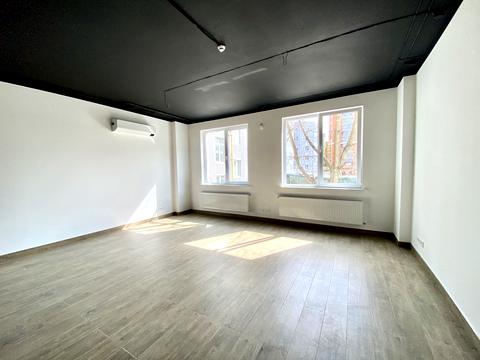 комерційна за адресою Зарічанська вул., 3/4